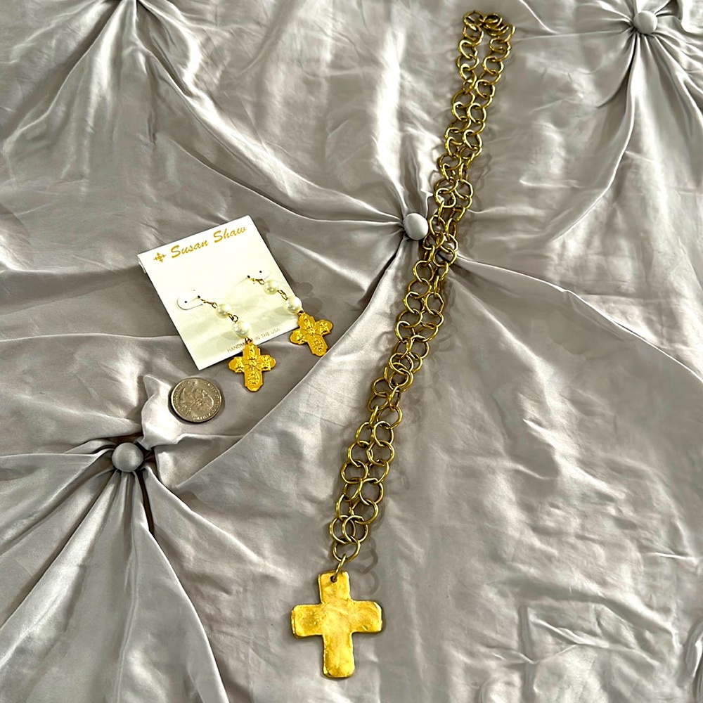Earrings and necklace gold